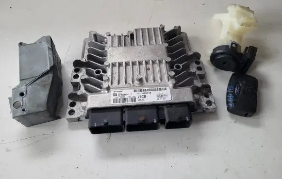 Ford Kuga I Engine control unit/module 8V4112A650CB 8M513F880