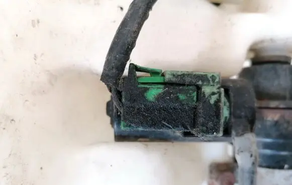 Subaru Legacy Windscreen/windshield washer pump