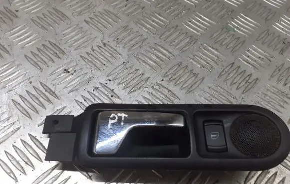 Volkswagen PASSAT B5 Rear door handle trim 3B0839114