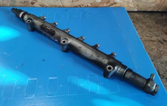 Volvo S60 Fuel main line pipe 8658252 0445215010 005273