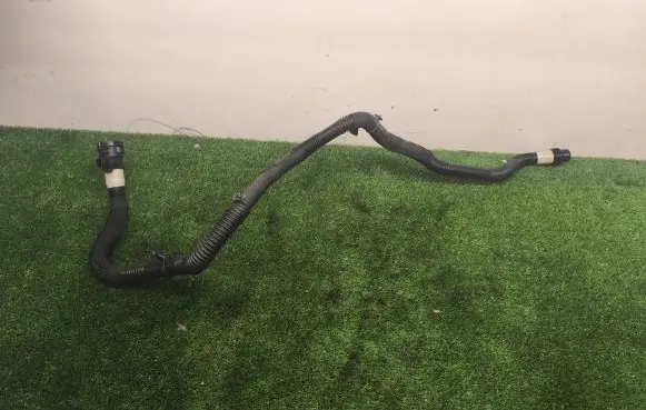 Tesla Model 3 Engine coolant pipe/hose 107757977H