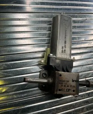 Mercedes-Benz C W203 Seat adjustment motor 0390203220