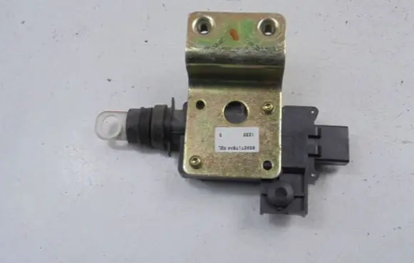 Chevrolet PT Cruiser Central locking motor 05027178AA