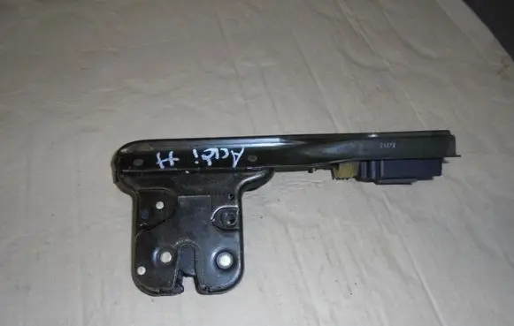 Audi TT Mk1 Tailgate/trunk/boot lock/catch/latch 8N0827505E