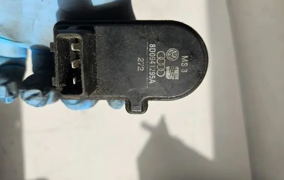Headlight level adjustment motor