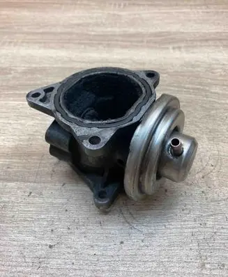 Volkswagen Jetta V EGR valve 038129637D