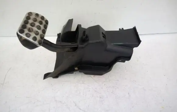 Mercedes-Benz C W203 Brake pedal A2032900401Q03