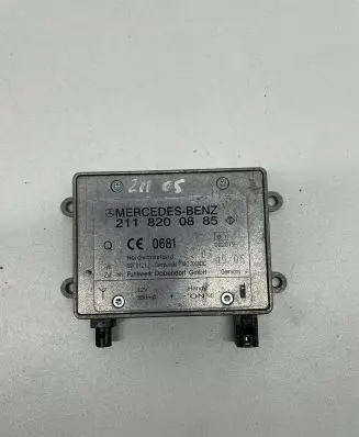 Mercedes-Benz E W211 Antenna control unit 2118200885 09701212