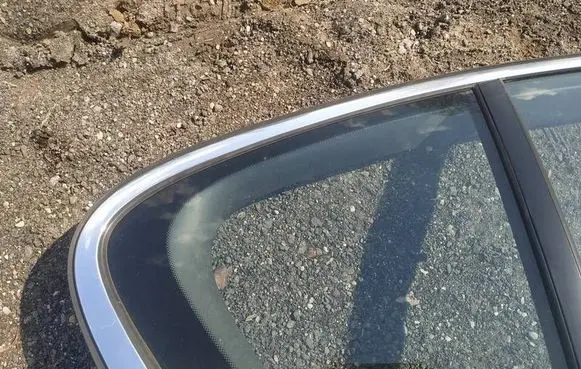 BMW 5 GT F07 Rear vent window glass AS2
