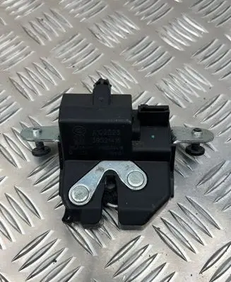 Opel Corsa E Tailgate/trunk/boot lock/catch/latch 39021416 A102523 430036418