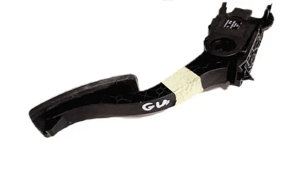 Accelerator throttle pedal