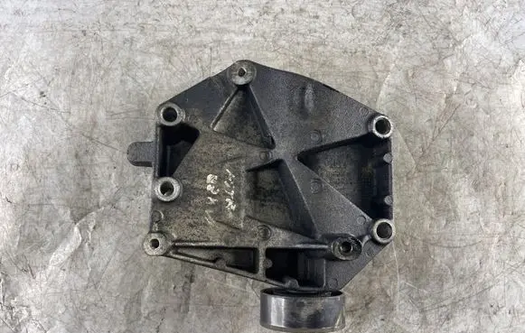 Opel Astra H A/C compressor mount bracket 55191339 428702815