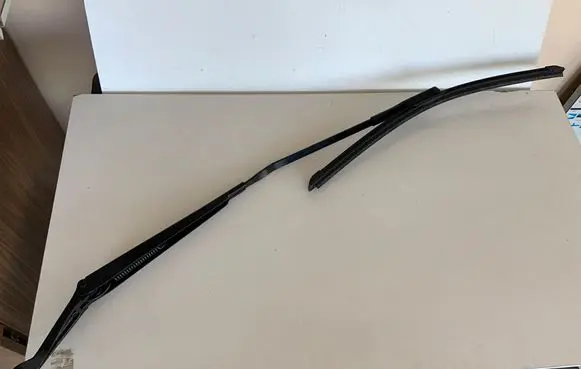 Audi A3 S3 8V Front wiper blade arm 8V1955408B