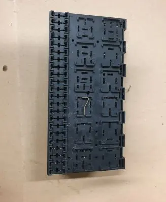 Volkswagen Golf III Fuse module 357937039