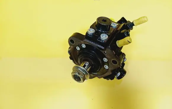 Alfa Romeo 159 Fuel injection high pressure pump 0055198522 0445010130