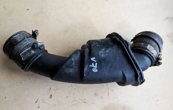 Volvo V70 Intake resonator 30778734 30778733