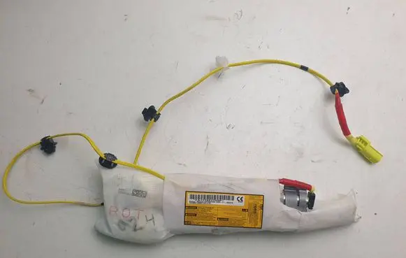 Toyota RAV 4 (XA40) Knee airbag 0589-P1-000379