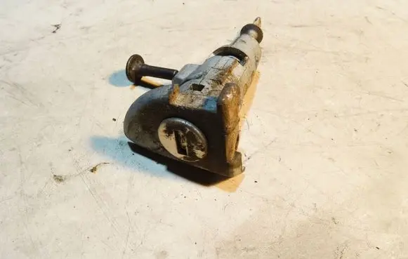 Volkswagen PASSAT B7 Front door lock (next to the handle) 3C0837167B