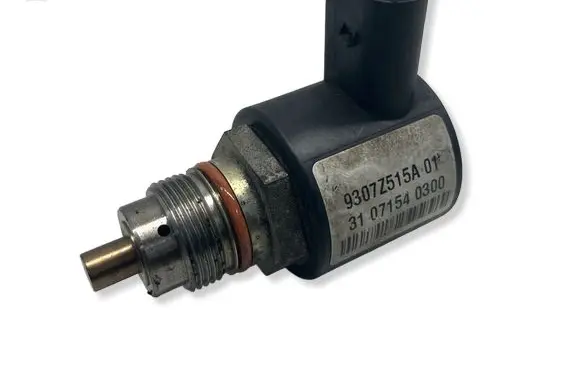 Mercedes-Benz C W204 Fuel pressure regulator 9307Z515A 31071540300