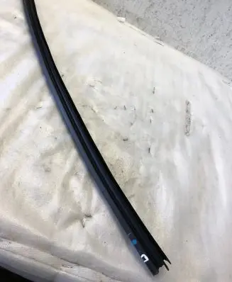 Audi A4 S4 B9 8W Rubber seal front door window/glass 8w0837480
