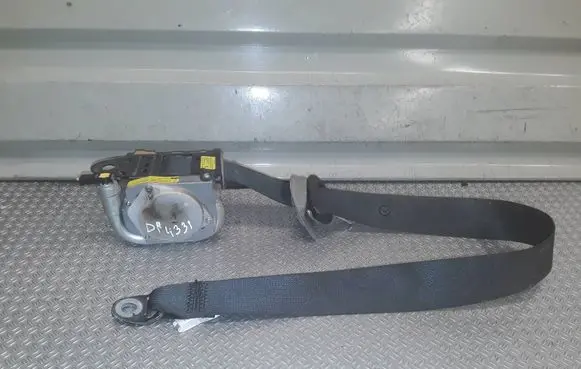 Mitsubishi Grandis Front seatbelt 