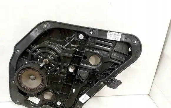 Rear door manual window regulator
