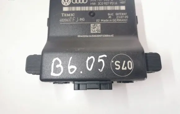 Volkswagen PASSAT B6 Gateway control module 3C0907530C 3C0907951A