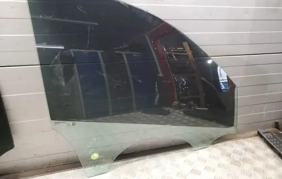 Audi Q8 Front door window glass four-door 4M8845202