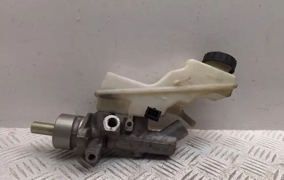 Toyota Avensis T250 Master brake cylinder 4720105111 4720105112