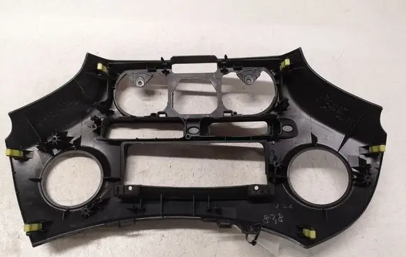Toyota Yaris Radio/GPS head unit trim 7591970010 7591977010