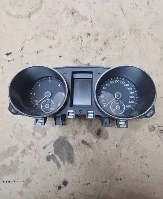 Volkswagen Golf VI Speedometer (instrument cluster) 5K0920860G 0919012295 10062009