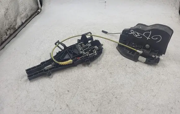 BMW X1 E84 Rear door lock 7229460