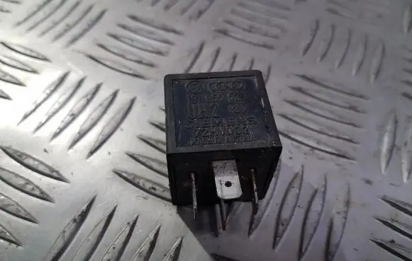 Volkswagen Golf II Other relay 191955529