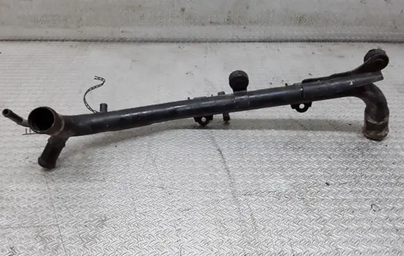 Volkswagen PASSAT B5 Engine coolant pipe/hose