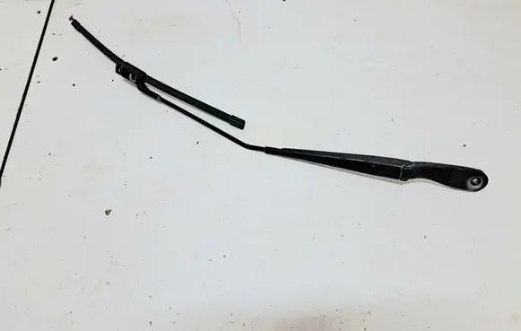 Volvo V50 Front wiper blade arm 