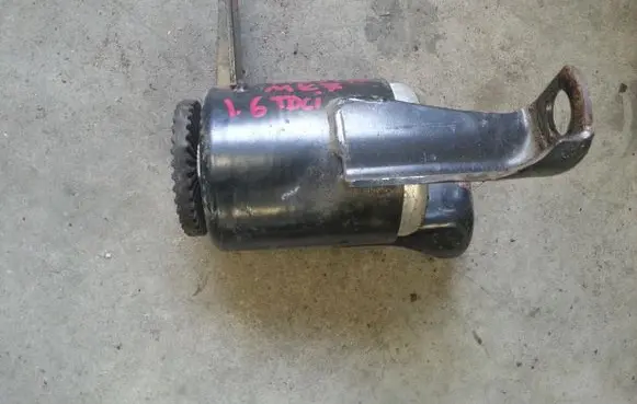Ford Fiesta Engine mount vacuum valve 