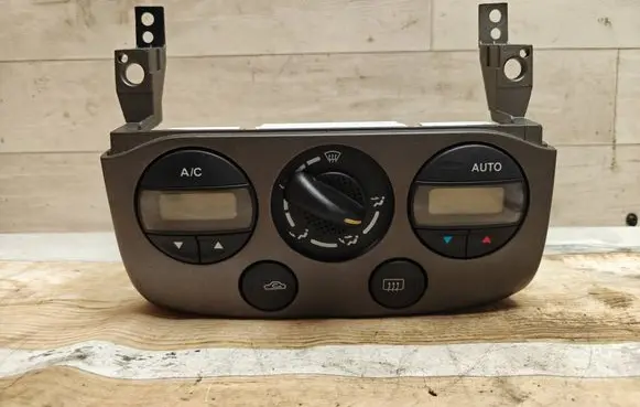 Nissan Primera Climate control unit
