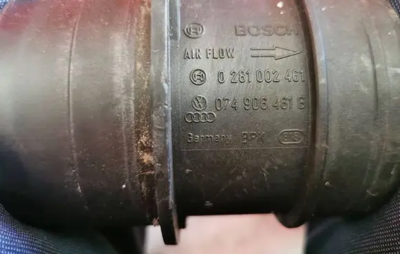 Volkswagen Touareg I Mass air flow meter 074906461B 0281002461