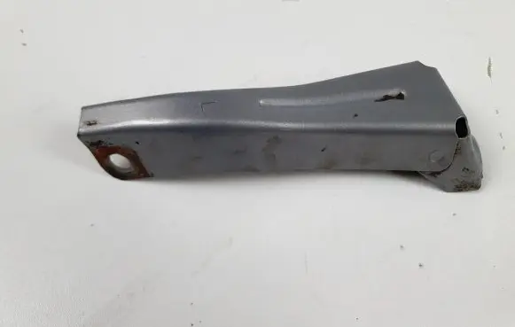 Mazda CX-7 Fender mounting bracket