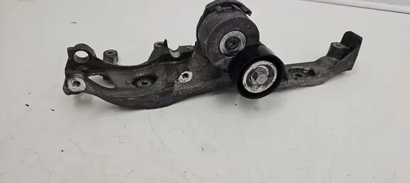 Peugeot 3008 I Generator/alternator bracket 96886286
