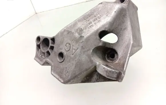 Seat Leon (1M) Engine mounting bracket 038199207AG