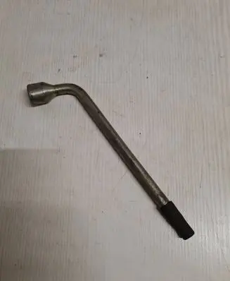Volvo V70 Wheel nut wrench 9133668