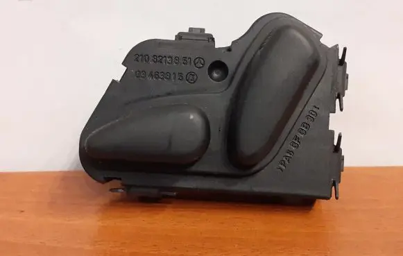 Mercedes-Benz E W210 Seat control switch 03463815 2108213851