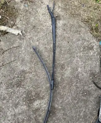 Peugeot Rifter Front wiper blade arm W75596