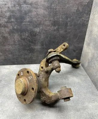 Volkswagen Touran I Rear wheel hub spindle/knuckle 