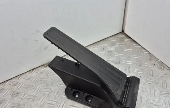 Mercedes-Benz E W212 Accelerator throttle pedal A2223001000