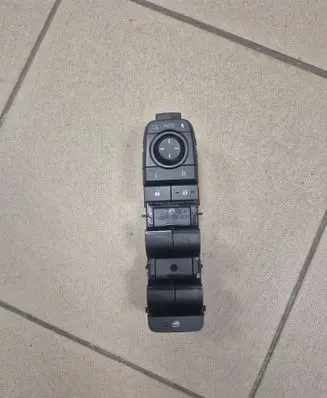 Toyota C-HR II Electric window control switch 8404047140 581675