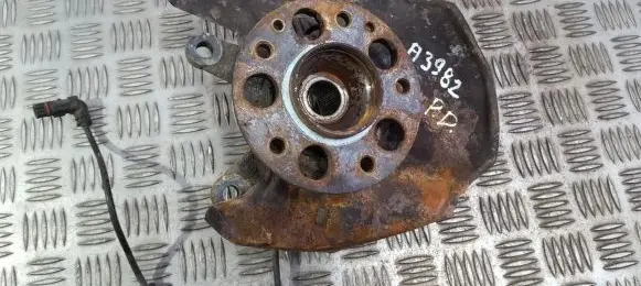 Mercedes-Benz Vaneo W414 Front wheel hub