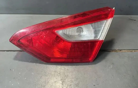 Ford Focus Tailgate rear/tail lights BM5113A602