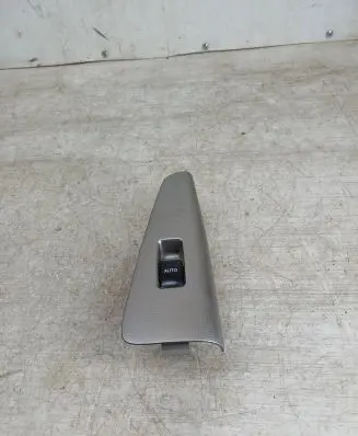 Toyota Corolla Verso E121 Electric window control switch 8403013031